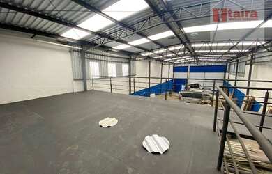 Imagem: O depósito possui 5 Vagas na garagem, 517m² de Área e está