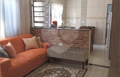 Imagem: A casa possui 4 Dormitórios, 4 Banheiros, 4 Vagas na garagem