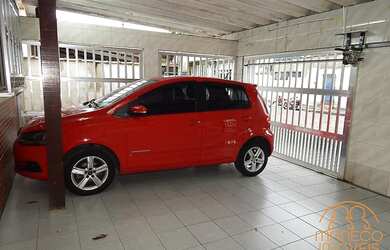 Imagem: A casa possui 3 Dormitórios, 2 Banheiros, 3 Vagas na garagem