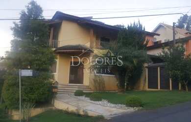 Imagem: A casa em condomínio possui 3 Dormitórios, 2 Banheiros, 300m²