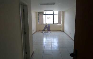 Imagem: O depósito possui 1 Vaga na garagem e 34m² de Área e está