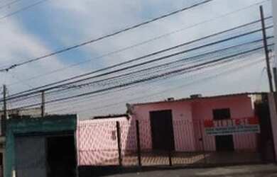 Imagem: A casa à venda possui 3 Dormitórios, 2 Banheiros, 2 Vagas