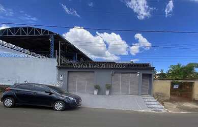 Imagem: A casa possui 3 Dormitórios, 2 Banheiros, 3 Vagas na garagem