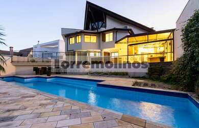 Imagem: A casa em condomínio possui 4 Dormitórios, 5 Banheiros, 5