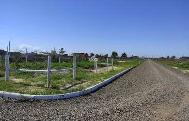 Imagem: O terreno possui 300m² de Área e está localizado em Balneário