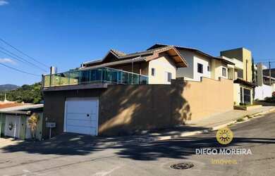 Imagem: A casa possui 2 Dormitórios, 3 Banheiros, 3 Vagas na garagem