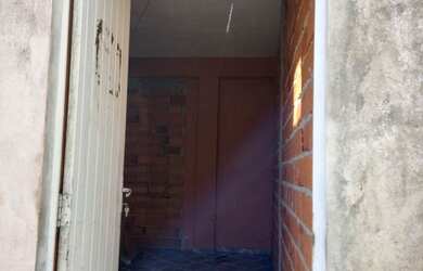 Imagem 2: Aluga casa 550. Varanda, Área de serviço, 1 Banheiroe1 Dormitório