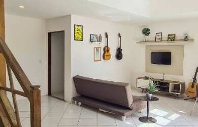 Imagem: A casa possui 3 Dormitórios, 3 Banheiros, 1 Vaga na garagem