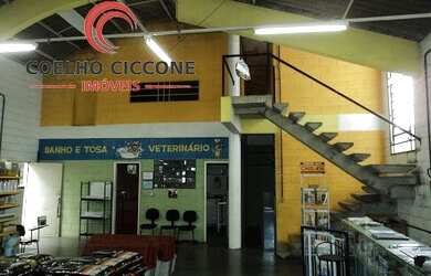 Imagem: O depósito possui 5 Vagas na garagem, 495m² de Área e está