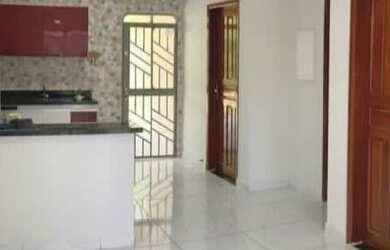 Imagem: A casa possui 2 Dormitórios, 2 Banheiros e 2 Vagas na garagem