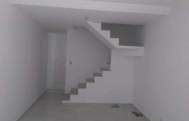 Imagem: A casa possui 2 Dormitórios, 1 Banheiro, 1 Vaga na garagem