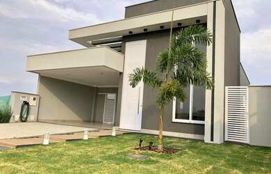 Imagem: A casa em condomínio possui 3 Dormitórios, 4 Banheiros, 2