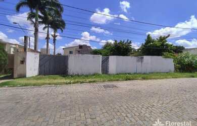 Imagem: O terreno possui 450m² de Área e está localizado em Tomba