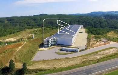 Imagem: O depósito possui 5 Vagas na garagem, 18.300m² de Área e