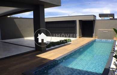 Imagem: A casa possui 3 Dormitórios, 4 Banheiros, 4 Vagas na garagem