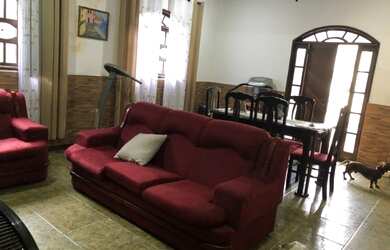 Imagem: A casa possui 2 Dormitórios, 2 Banheiros, 5 Vagas na garagem