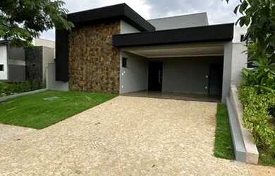 Imagem: A casa em condomínio possui 3 Dormitórios, 3 Banheiros, 4