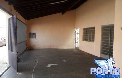 Imagem: A casa possui 2 Dormitórios, 1 Banheiro, 3 Vagas na garagem