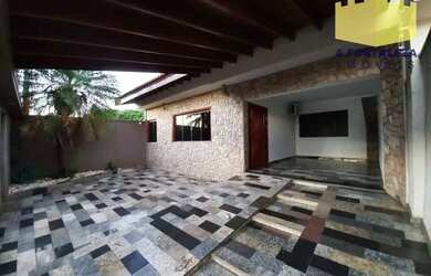 Imagem: A casa possui 3 Dormitórios, 3 Banheiros, 3 Vagas na garagem