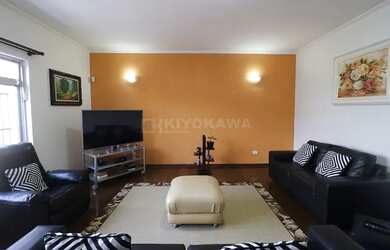 Imagem: A casa possui 4 Dormitórios, 3 Banheiros, 3 Vagas na garagem