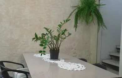 Imagem: A casa possui 4 Dormitórios, 3 Banheiros, 4 Vagas na garagem