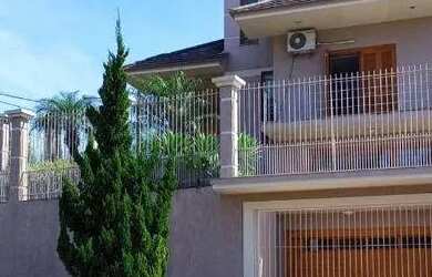 Imagem: A casa possui 3 Dormitórios, 2 Banheiros, 246m² de Área e