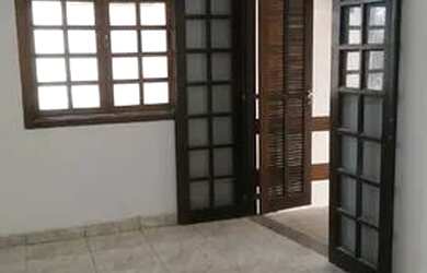 Imagem: A casa possui 1 Dormitório, 1 Banheiro e está localizado