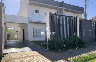 Imagem: A casa possui 3 Dormitórios, 2 Banheiros, 2 Vagas na garagem