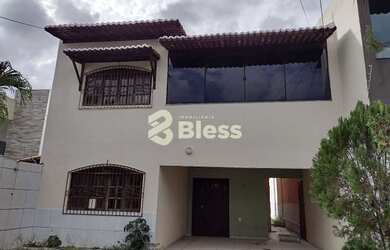 Imagem: A casa possui 4 Dormitórios, 3 Banheiros, 3 Vagas na garagem