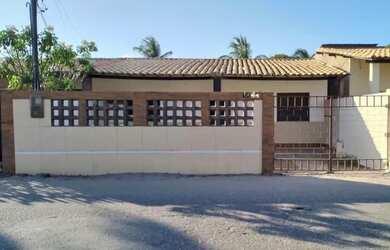 Imagem: A casa possui 3 Dormitórios, 2 Banheiros e está localizado