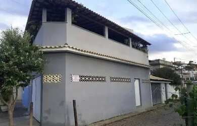 Imagem: A casa possui 2 Dormitórios, 2 Banheiros, 2 Vagas na garagem