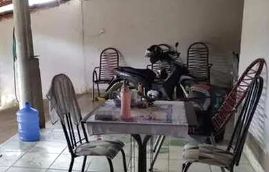 Imagem: A casa possui 2 Dormitórios, 1 Banheiro, 1 Vaga na garagem