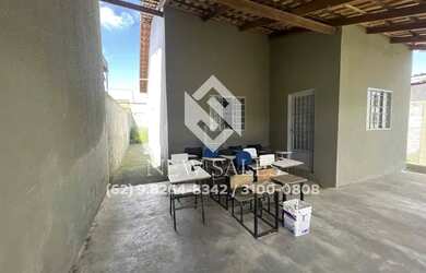 Imagem: A casa possui 2 Dormitórios, 2 Banheiros, 3 Vagas na garagem