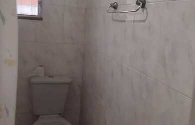 Imagem: A casa em condomínio possui 2 Dormitórios, 2 Banheiros, 1