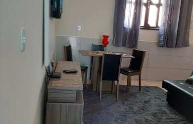 Imagem: A casa possui 1 Dormitório, 1 Banheiro, 1 Vaga na garagem