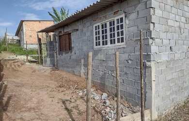 Imagem: A casa possui 1 Dormitório, 1 Banheiro, 120m² de Área e