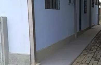 Imagem: A casa possui 3 Dormitórios, 3 Banheiros, 3 Vagas na garagem