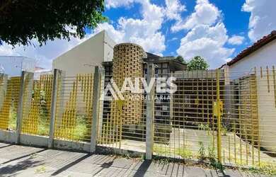 Imagem: A casa possui 3 Dormitórios, 3 Banheiros, 2 Vagas na garagem