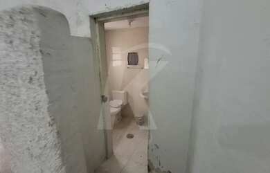 Imagem 8: Salão comercial com 1 banheiro, porta de aço e 1 vaga de garagem