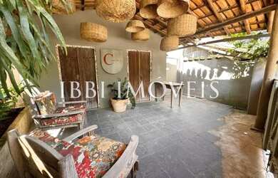 Imagem: A casa possui 5 Dormitórios, 1 Banheiro, 380m² de Área, Imóvel