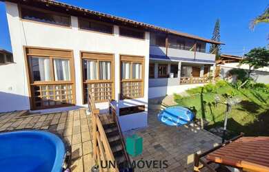 Imagem: A casa possui 5 Dormitórios, 2 Banheiros, 4 Vagas na garagem