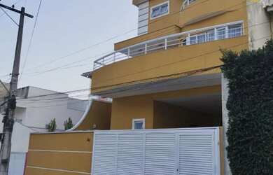 Imagem: A casa em condomínio possui 4 Dormitórios, 3 Banheiros, 1