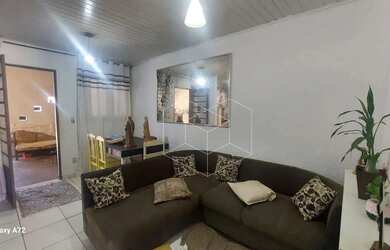 Imagem: A casa possui 2 Dormitórios, 1 Banheiro, 2 Vagas na garagem