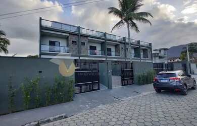 Imagem: A casa possui 3 Dormitórios, 4 Banheiros, 2 Vagas na garagem