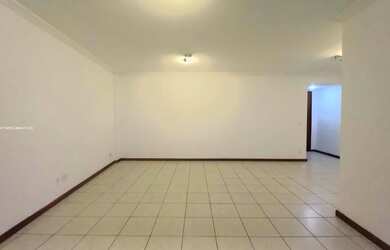 Imagem: O apartamento possui 3 Dormitórios, 3 Banheiros, 2 Vagas na