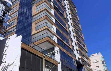 Imagem: O apartamento possui 4 Dormitórios, 1 Banheiro, 3 Vagas na