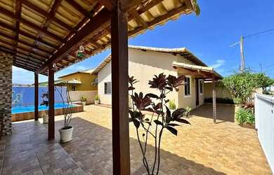 Imagem: A casa em condomínio possui 2 Dormitórios, 3 Banheiros, 2