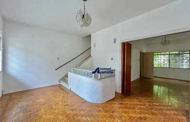 Imagem: A casa possui 3 Dormitórios, 4 Banheiros, 2 Vagas na garagem