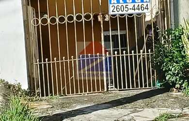 Imagem: A casa possui 2 Dormitórios, 1 Banheiro, 1 Vaga na garagem