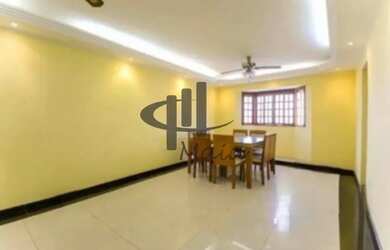 Imagem: A casa possui 4 Dormitórios, 2 Banheiros, 2 Vagas na garagem